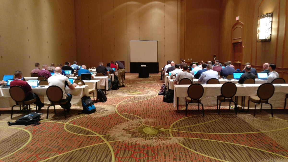 VMwareHOL's tweet image. Packed house for the #VMwareHOL NSX workshop! #DFWVMUG