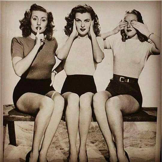 dolls_cherry's tweet photo. Jueves!!! Y Cherry sigue trabajando... 
#Music #vintage #follow #NationalCoffeeDay #CherryDolls
Besos de cereza. SIGUENOS!!! ;) https://t.co/pf6p4KcS9t