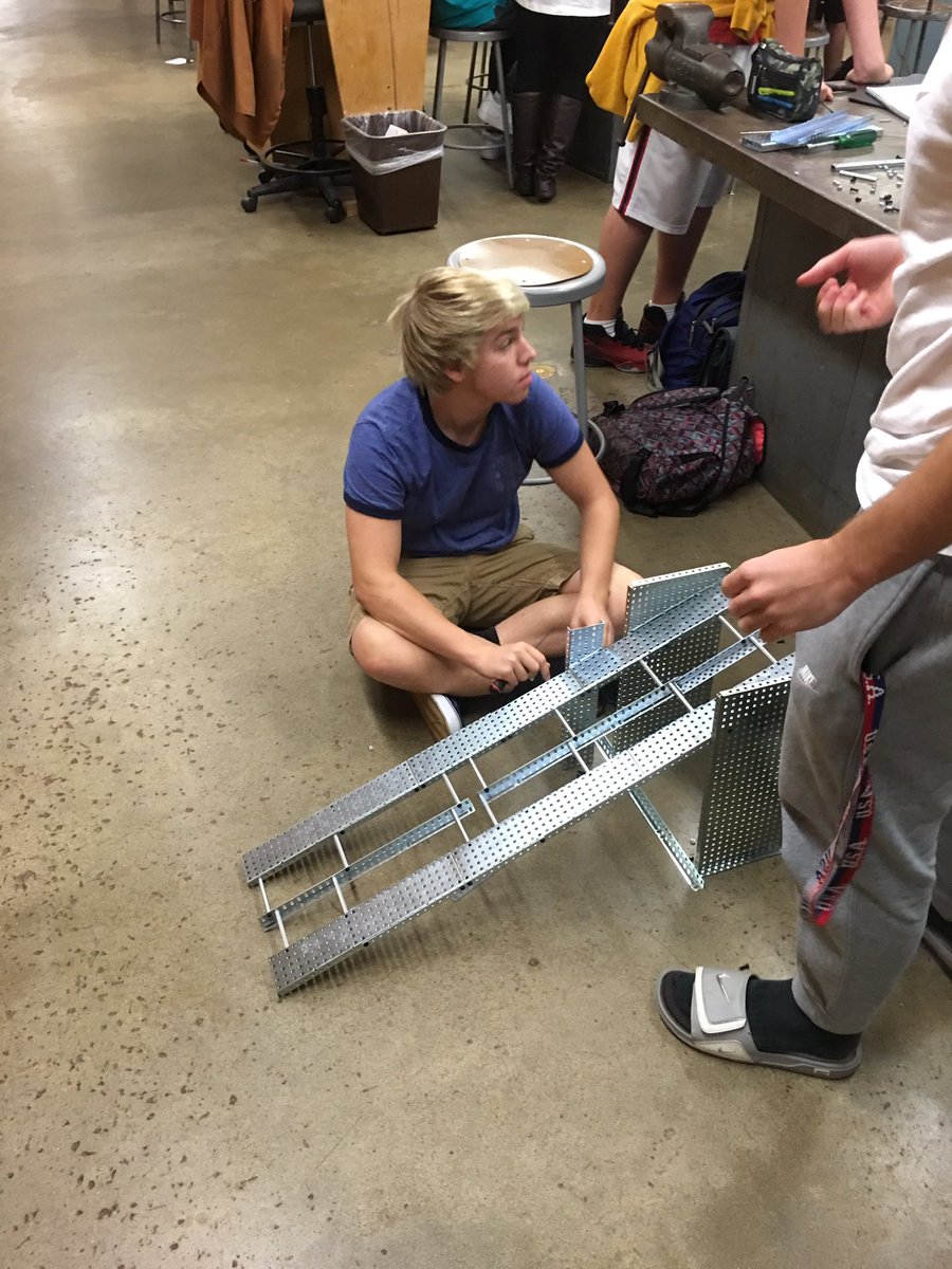 OHS_PLTW_Eng's tweet image. More POE complex machines. @OHS_PLTW_Eng #complexmachines #PLTW #OHS