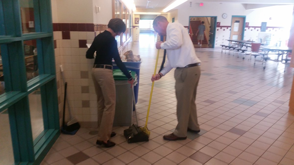 kandjerickson's tweet image. Hennelly and Bennett go the extra mile...everyday #gdchat # GDSTRONG