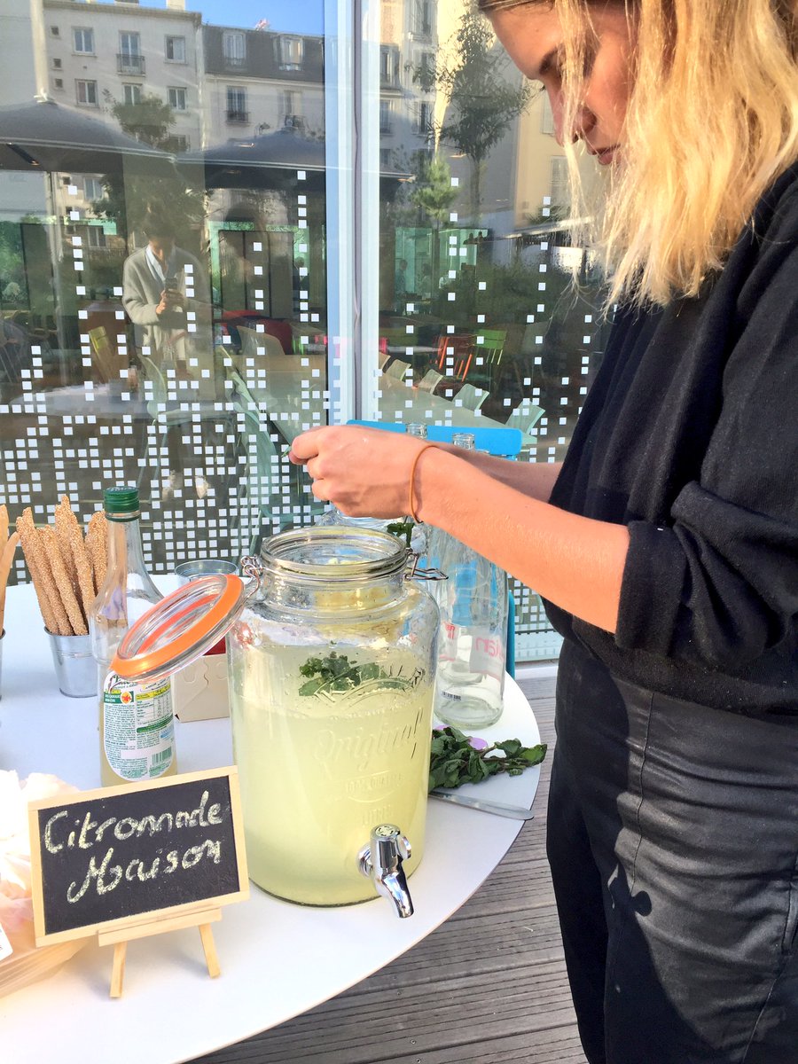 C'est sans doute la dernière soirée pétanque de l'année à Paris🤗Merci <a href="/MediaComFR/">mediacom France</a> @GroupMFrance <a href="/RpVaness/">Vanessa Goursat</a> #HappyHour