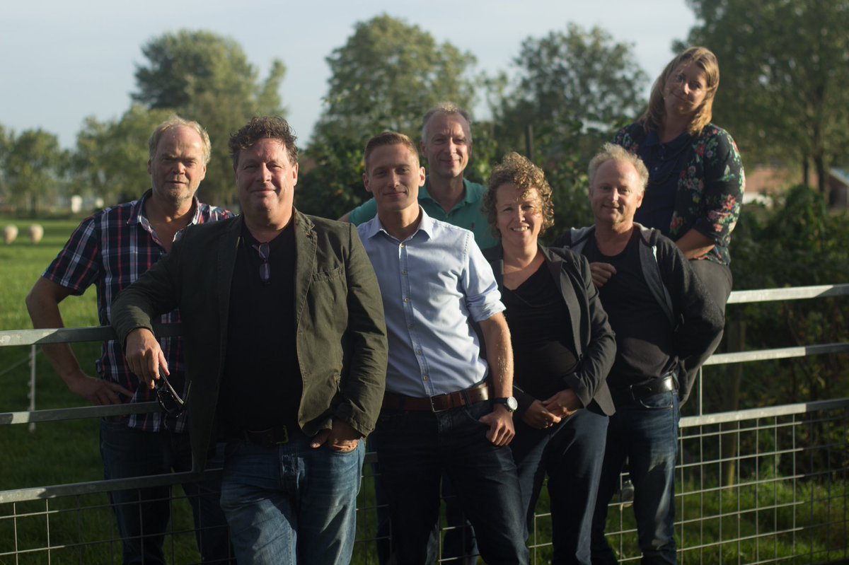 SauwerdWetsinge's tweet photo. Het bestuur van dorpsbelangen wil benaderbaar zijn. Een plaatje helpt daar bij. Dit zijn we: Johan, Han, Hylke, Alfred, Gerbrich, Jos & Kim https://t.co/CVDJhPJVXD