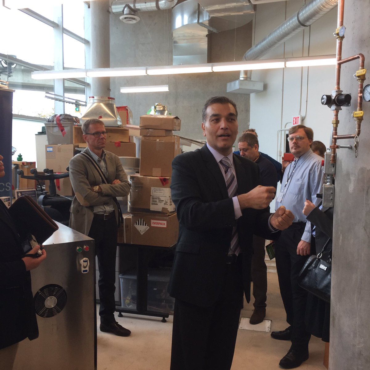 CanadaCleanPNW's tweet photo. @Element8Angels gets an in depth tour of Watergenics @FAS_SFU #cascadiaclean #cleantechchamp @gboeckman @KristiGrowdon https://t.co/XRwz5vgrZc