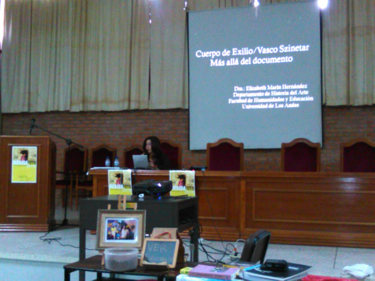argicast's tweet photo. #MeridaFoto Conferencia Prof. Elizabeth Marín: Cuerpo del exilio. https://t.co/sEVRHz85dI