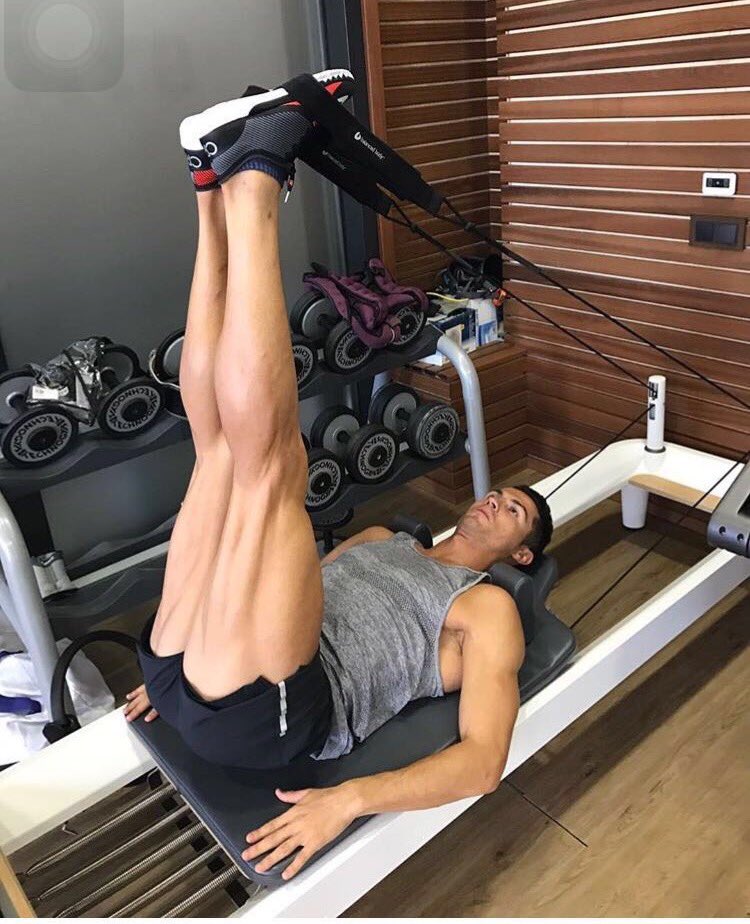RobertaDApuzzo's tweet photo. Even #cristianoronaldo does #pilates with #allegro2 #balancebody to complete his #workout #atelierdelmovimento let's workout together #LWT https://t.co/Ih7EHquk1i