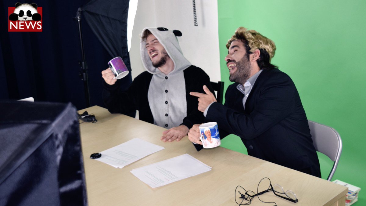 Mathieu_Sommet's tweet photo. MAÎTRE PANDA ET JOHN, vous donne rendez-vous DEMAIN SOIR ! À 18H ! 
Pour l'épisode PILOTE de PANDA NEWS ! 
#PandaNews https://t.co/Suezf0D4s2