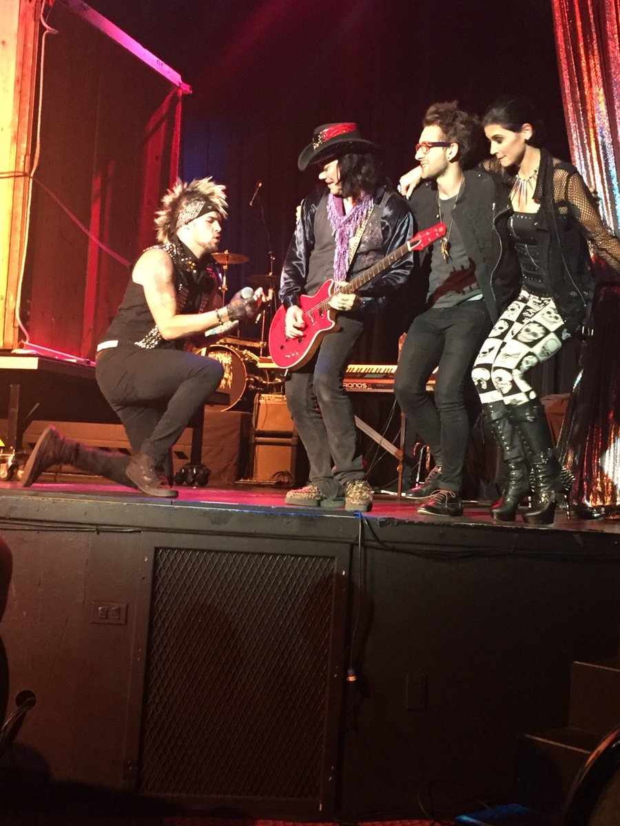 OneEpicNightLV's tweet photo. @DurbinRock @willchamplin @Brentuscat @MeganRuger always have a great time @OneEpicNightLV https://t.co/IlQ5bsscAl