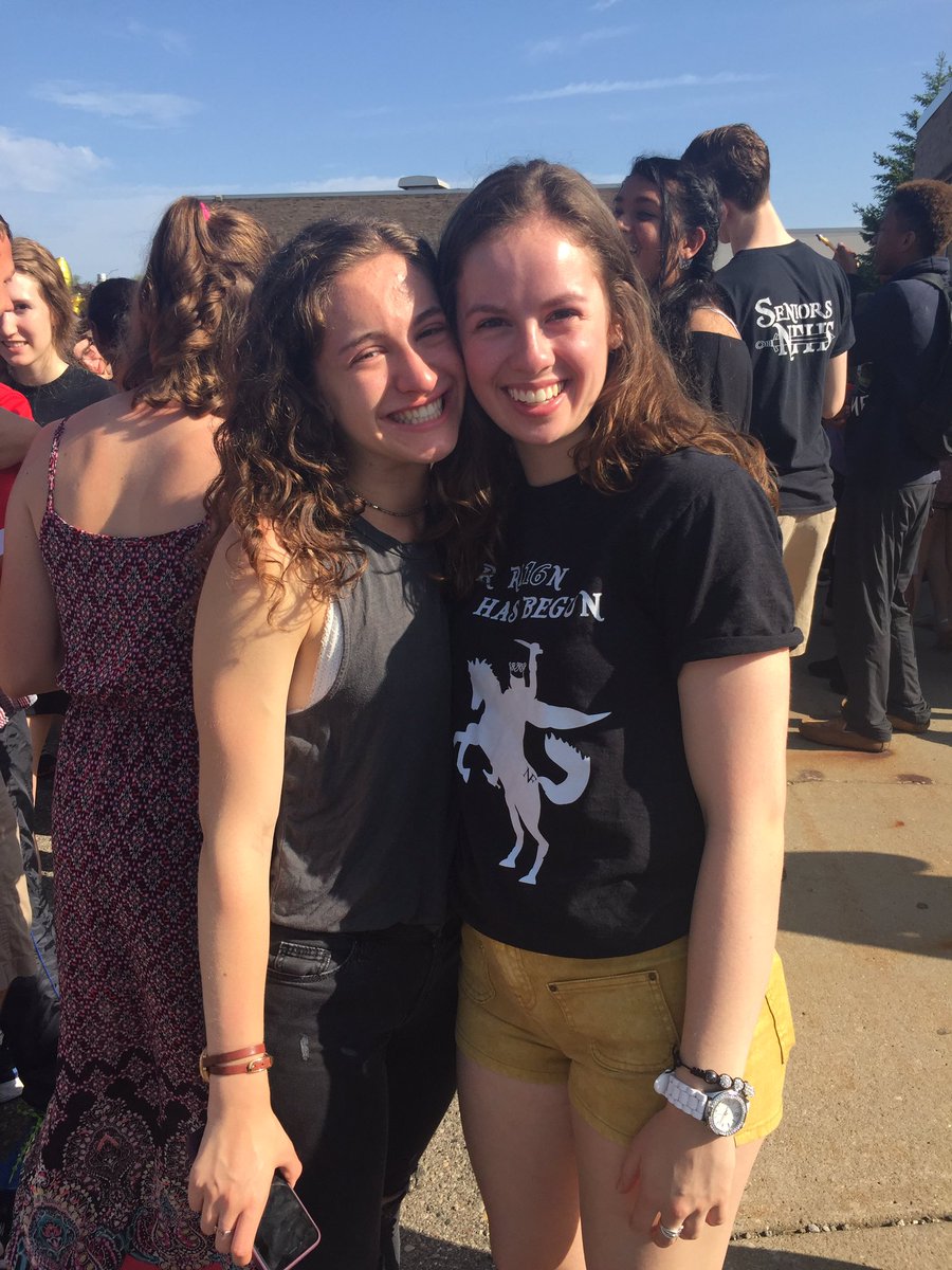 _kelly_ryan's tweet photo. Happy bday to this crazy girl ❤️🎉 love and miss you so much have a great day!!! https://t.co/KG0QvzAMyY