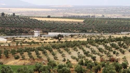 blutarski_bluto's tweet photo. #Turchia annuncia che il muro di cemento lungo il confine turco-siriano verrà completato entro 5 mesi
#TwitterKurds
#Refugees #WelcomeToEu https://t.co/CO35sfvRGo