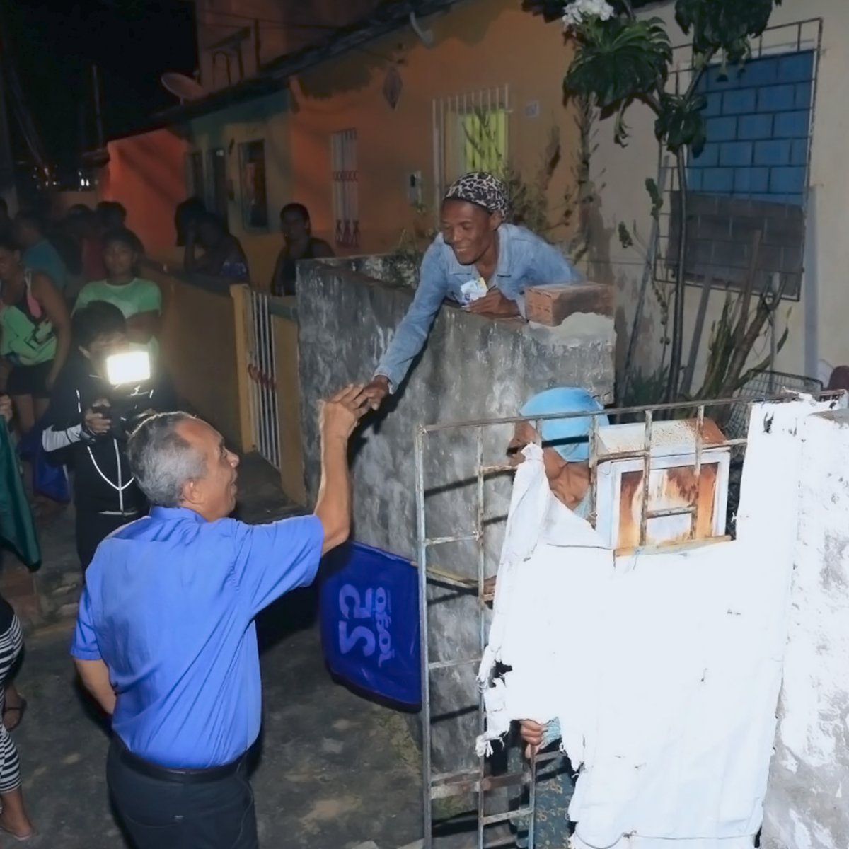 joaoalvesfilho's tweet photo. Na "Pisadinha" do nosso amigo Branca de Neves nesta quarta, 28, recebemos o apoio e o carinho daqueles dizem sim ao 25! #Joao25 https://t.co/nnTbFoAB0p