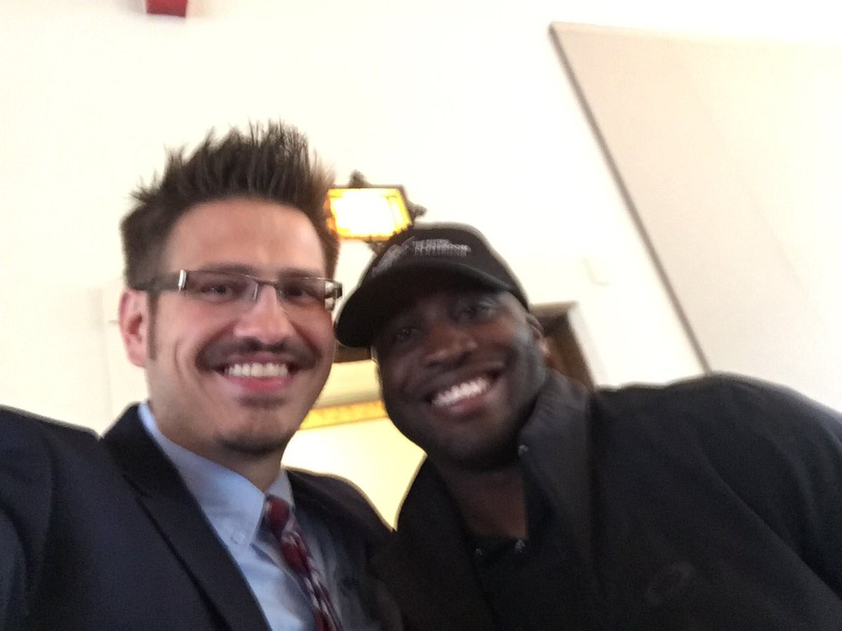 OriginalMisterC's tweet photo. Could be the coolest pilot I've met! Looking forward to collaborate with @Captainirving in the future! #stem2016 https://t.co/euJJrmy2HA