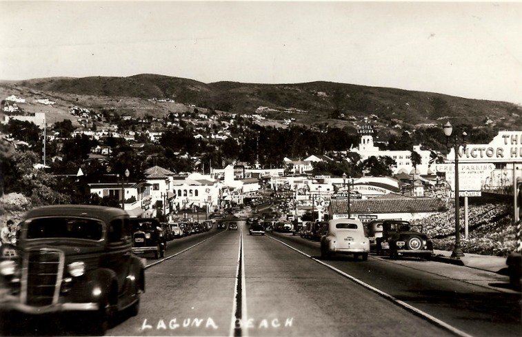Laguna Beach, 1940s, looking south on Coast Highway. Notice the lack of development on the hills. #TBT Thanks @lagunabeachhistoricalsociety