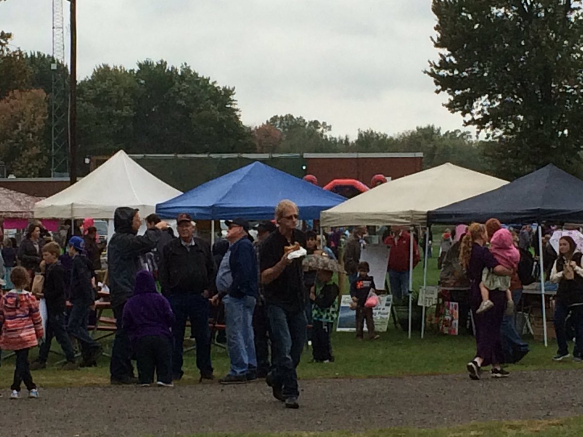 MrsC_LPS's tweet photo. It's raining, it's pouring, but Houghton Fair keeps going!! @HoughtonHornets 🌧🌂 https://t.co/3tEkgLkthJ