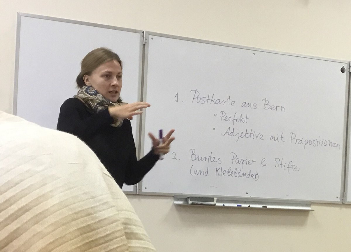 gaalyaaa's tweet image. это наша немка показывает, как давит нам головы, если мы будем лажать