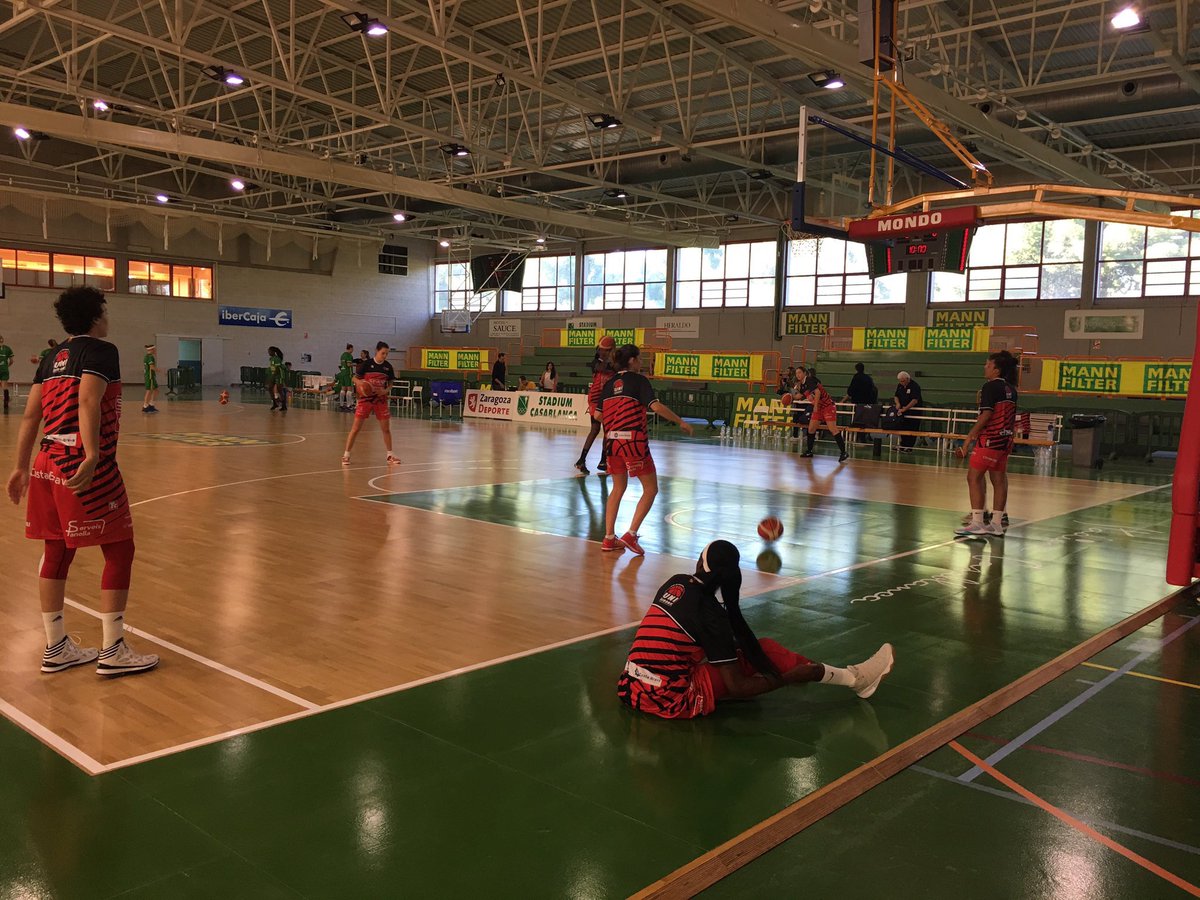BasketValles's tweet photo. La terrassenca @HelenaOma debuta amb victòria a #LF amb l'@unigirona , 63-67 vs @STCBaloncesto anotant 2 punts 🏀👏🏽 
#basketfem 
#girona https://t.co/LBHfK6SLjE