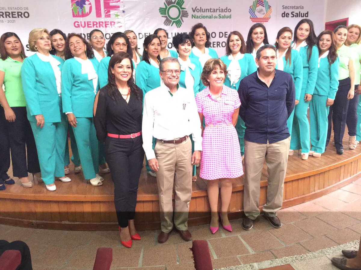 MagyOrteC's tweet photo. #Voluntariado VOSSEG, en su toma de protesta por parte de la Lic. Mercedes Calvo de Astudillo. Presidenta Quim. Ana María Arcos. https://t.co/bogZeN4YXB