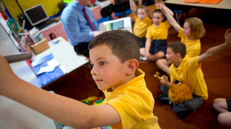 tes's tweet photo. KS1 results show a big fall in number of seven-year-olds reaching expected standards under tougher testing regime  https://t.co/qptU8C1Otb https://t.co/5hafNfsc1J