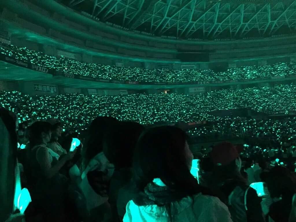 Mera_onew's tweet photo. 안녕하세요 ❤
우리는SHINING SHAWOLS입니다 😎👑
우리는Egyptian SHAWOLS임니다 😇
One day all of us will be part of this Ocean❤,we won't give up 👑
#SHINeeIsBack 👑 https://t.co/NbJyX9gVUc