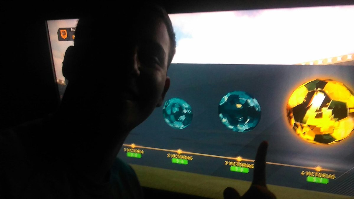 juanini_13's tweet photo. Primer fut draft y...Pasa esto 😂 @DjMaRiiO_90 @Pumuscor @TOBBALink  @chorlyid2 @cachoo01 @_iamsteve_ @KikiFutFifa @F_deFIFA @LytoSGamePlayS https://t.co/Aiwd41wgdp