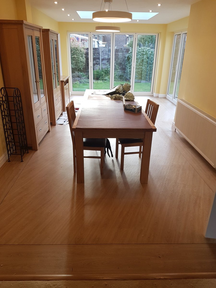 WildeandSons's tweet image. Another happy customer, @Polyflorltd Expona American oak with @Parallel_Ltd smoked oak semi ramp.