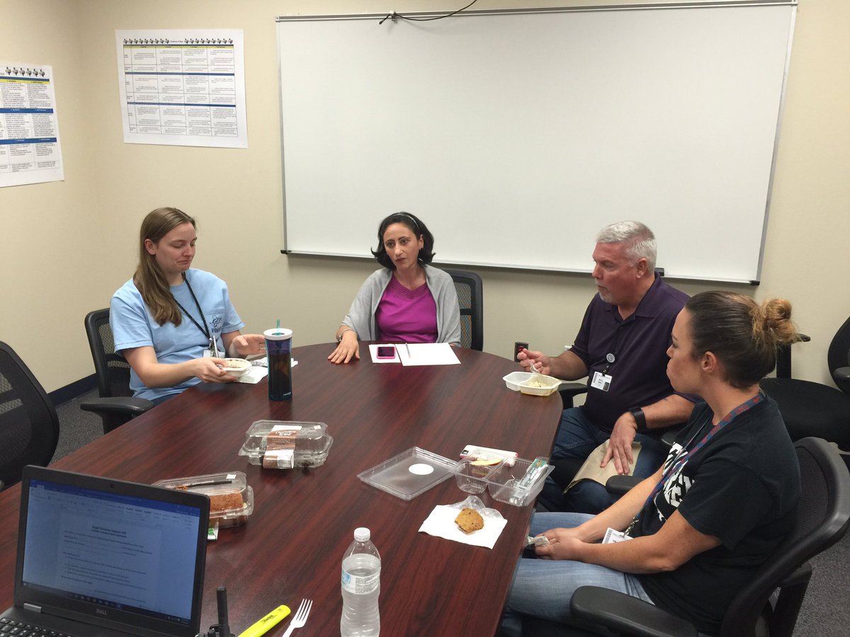 boswellhs's tweet photo. No teacher left behind - 2nd yr teachers sharing their experiences with 1st year teachers! #bostyle #bosproud @LParkerEdD @karenray https://t.co/4Pvoyd5o2i