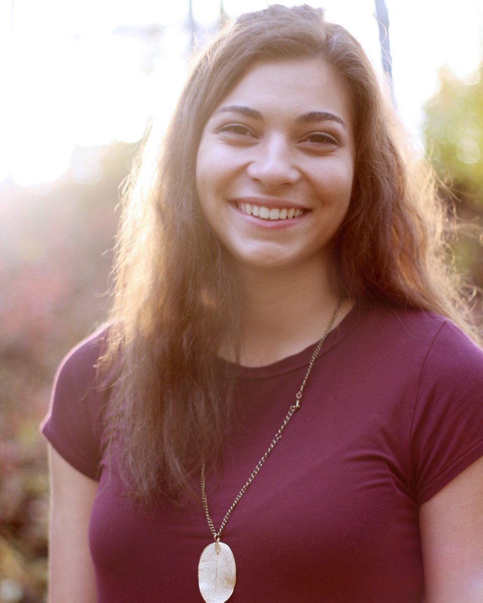 EverphotoAk's tweet photo. Seniors get your photos done before it's too late!! https://t.co/nZJoofTai5