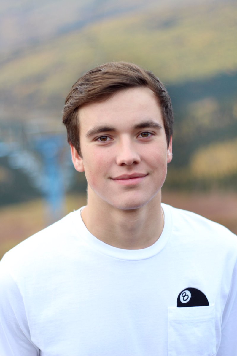 EverphotoAk's tweet photo. Seniors get your photos done before it's too late!! https://t.co/nZJoofTai5