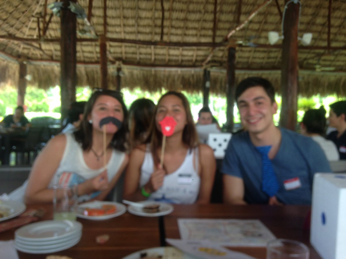 RnadhiaR's tweet photo. @DmcTrina Arepas presentes!#PazMundial 🕊@ElisaCapera @jairoandresV @linistrespa1 @VeroTruRu @angelakirara @Missvivianaeast #Lagomar2016 https://t.co/iJxdh5Mo0j