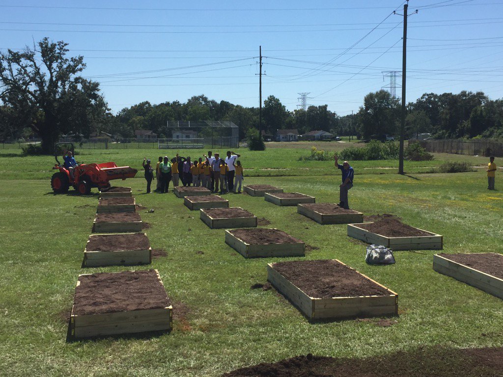 Careertechmob's tweet photo. Mission Complete! Williamson Prep and High students completed their community gardens today. Planting next week. https://t.co/aCfL2PBR2a