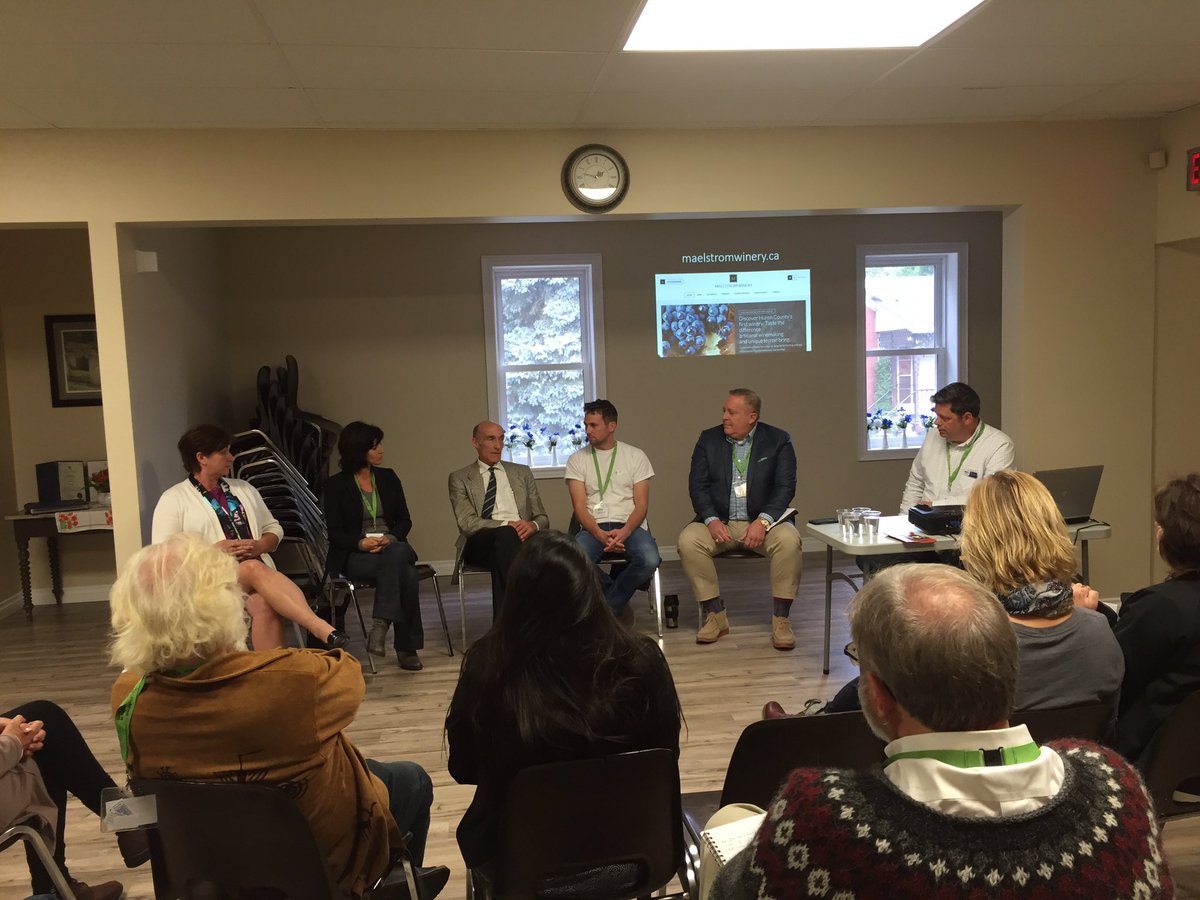 CoastalCoffeeCo's tweet photo. What a line up for this session #r2r2016 #talkrural @HessenlandInn @BlythFarmCheese @CowbellBrew @GunnsHillCheese @maelstromwinery https://t.co/adQOZRFo1q
