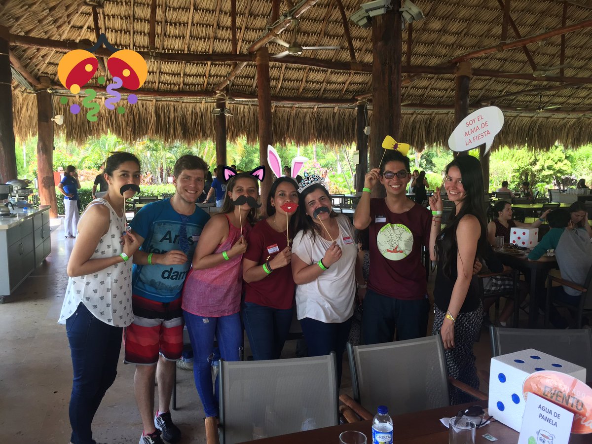 adanielsb's tweet photo. @DmcTrina la mesa del agua de panela #Lagomar2016 #quenumerosaldra https://t.co/fPv20e6CLe
