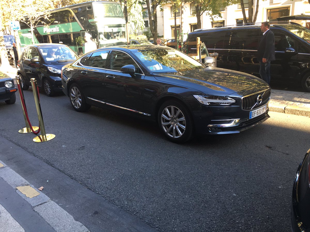 mattcandrive's tweet photo. Ah who am I kidding. Here are some #carsofParis https://t.co/QnHj59EEOp