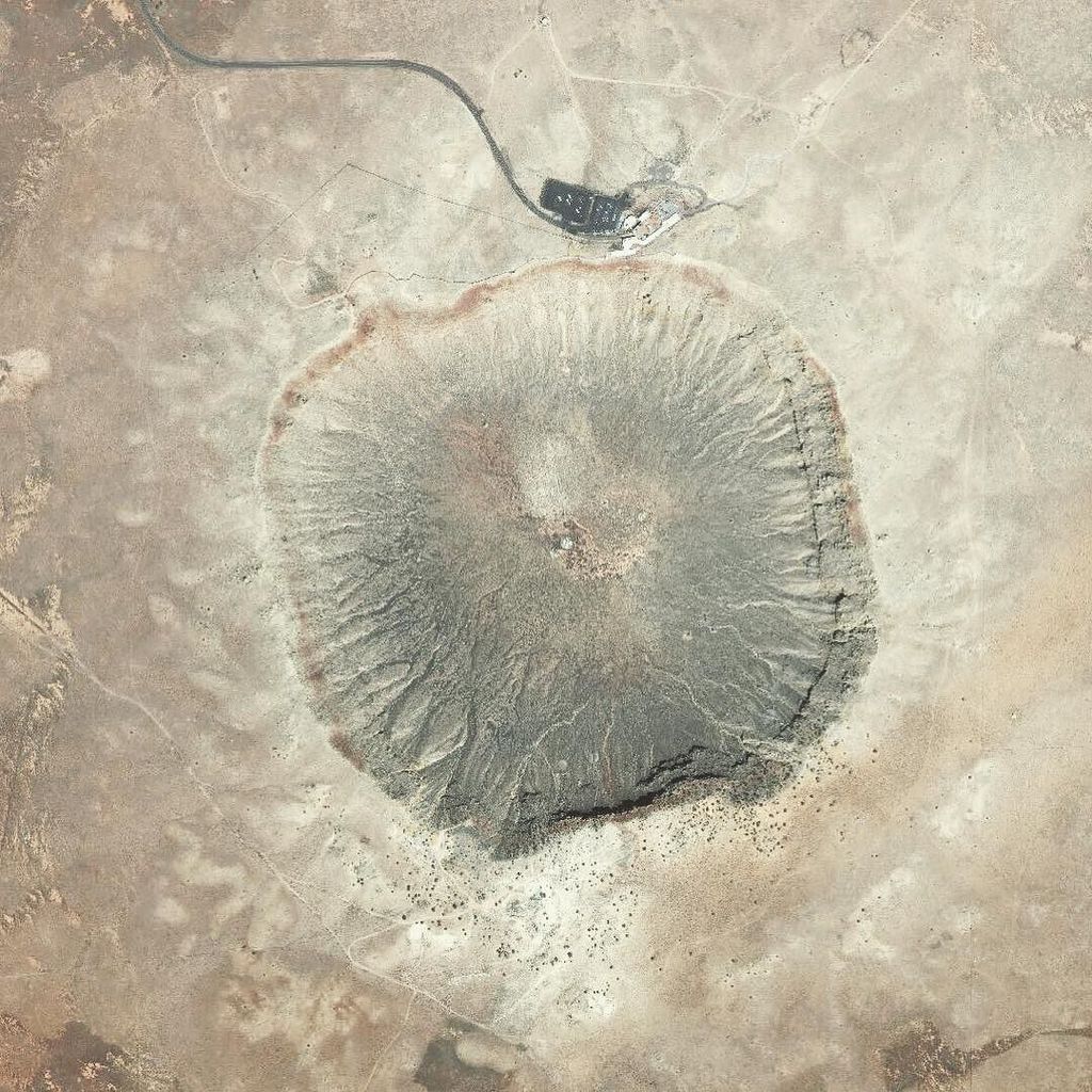 geoawesome_dgtl's tweet photo. Barringer Meteor #Crater, Winslow, Arizona 35.027185, -111.022388 #WhereInWorld #WhereInTh… https://t.co/2gaTg0dc7U https://t.co/H2UcdSgKiQ