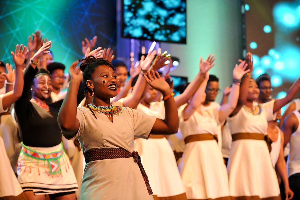 MarvinKernelle's tweet photo. The @UWConline choir just got better…and better…and better since episode one. Fantastic! #VarsitySing https://t.co/644V130wlR