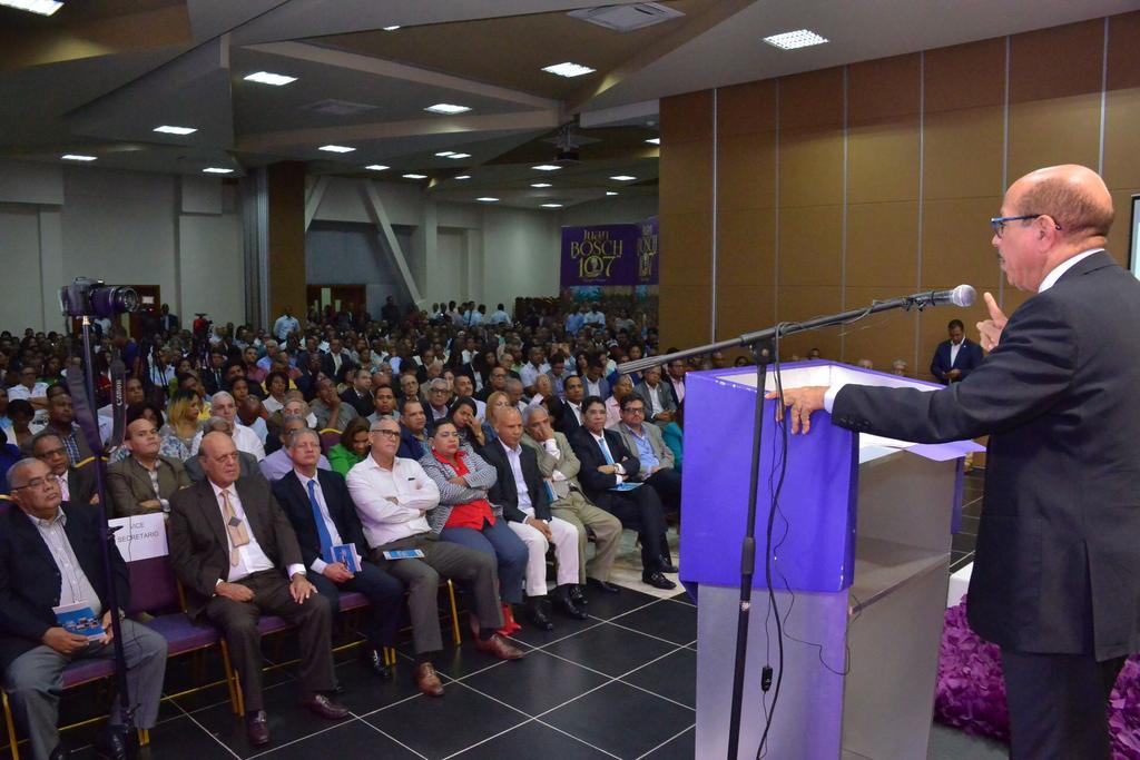 PLDenlinea's tweet photo. Conferencia impartida por @temomontas: Los 43 años de la fundación del PLD y los 20 años de su llegada al poder. https://t.co/UCfPSAKENY