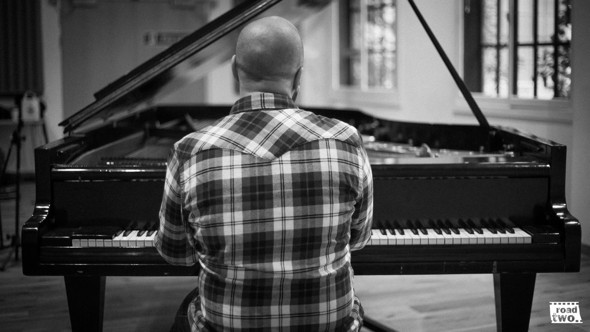RoadTwoMedia's tweet photo. #RoadTwoPresents - @RhysWilliams2 | Live piano version of new single 'The Side That Nobody Sees' out tomorrow 5pm! https://t.co/HtzYzOwl3L