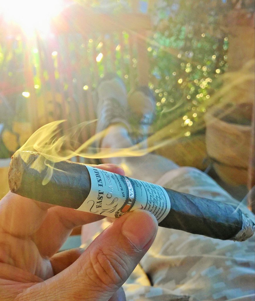 90SouthLeader's tweet photo. Texas sunset @cigars_leisure @cigarsnobmag @TheCigarLife #EastIndia https://t.co/kNcqKdBNoP