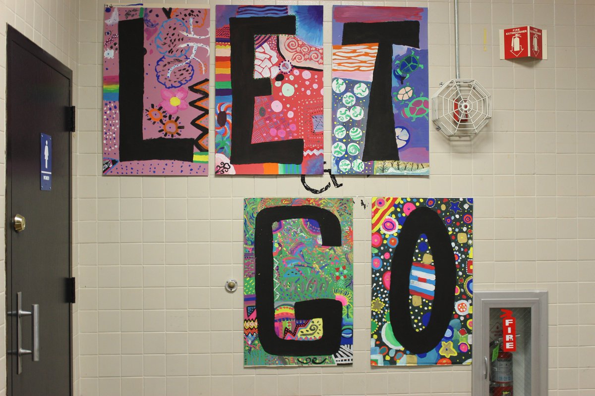 wmthsart's tweet photo. West Milford Arts Hallway Display #FullValue #wmtps #wmhs #ALLIN @WMTHSPrincipal @WestMilfordSupt https://t.co/yOhry2duSN