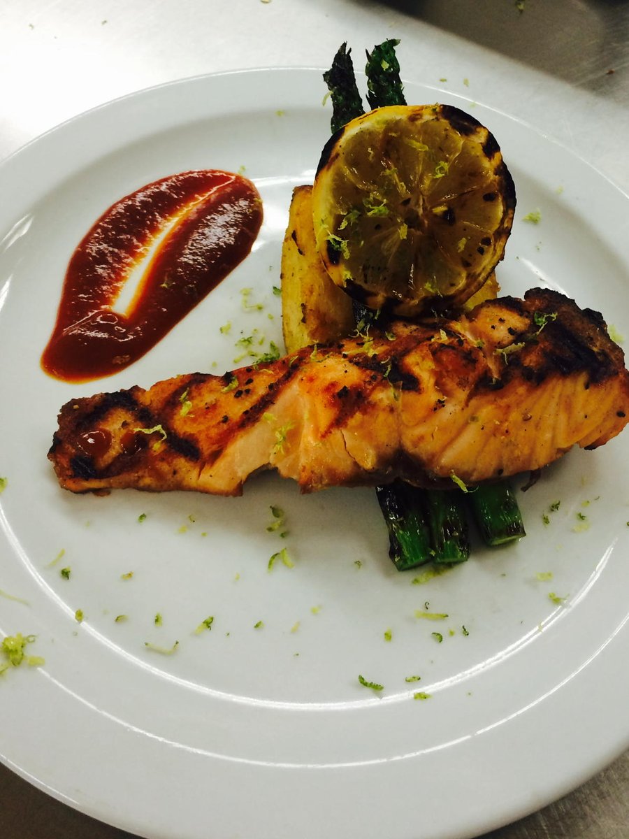chefmattquist's tweet photo. Presidents luncheon #Fresno #local #healthyisthenewcool #taherchefteam https://t.co/nrAQHyVaHH