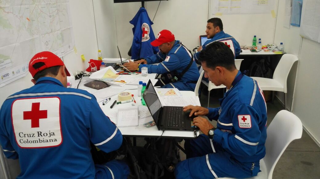 cruzrojacol's tweet photo. SIMULACIÓN SIMEX 2016 Así se vive el segundo día del simulacro, la @cruzrojacol participa activamente en su desarrollo #SIMEX2016 https://t.co/38B9FKTeYZ