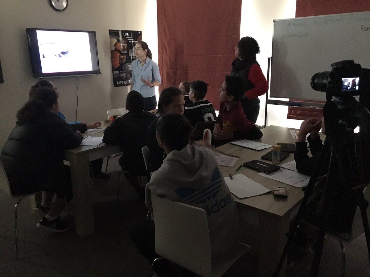 iHaritina's tweet photo. About good and bad bacteria and life forms with Karen Houghton @gnsscience #matakokiri #nzan https://t.co/xOZl5vo5lh