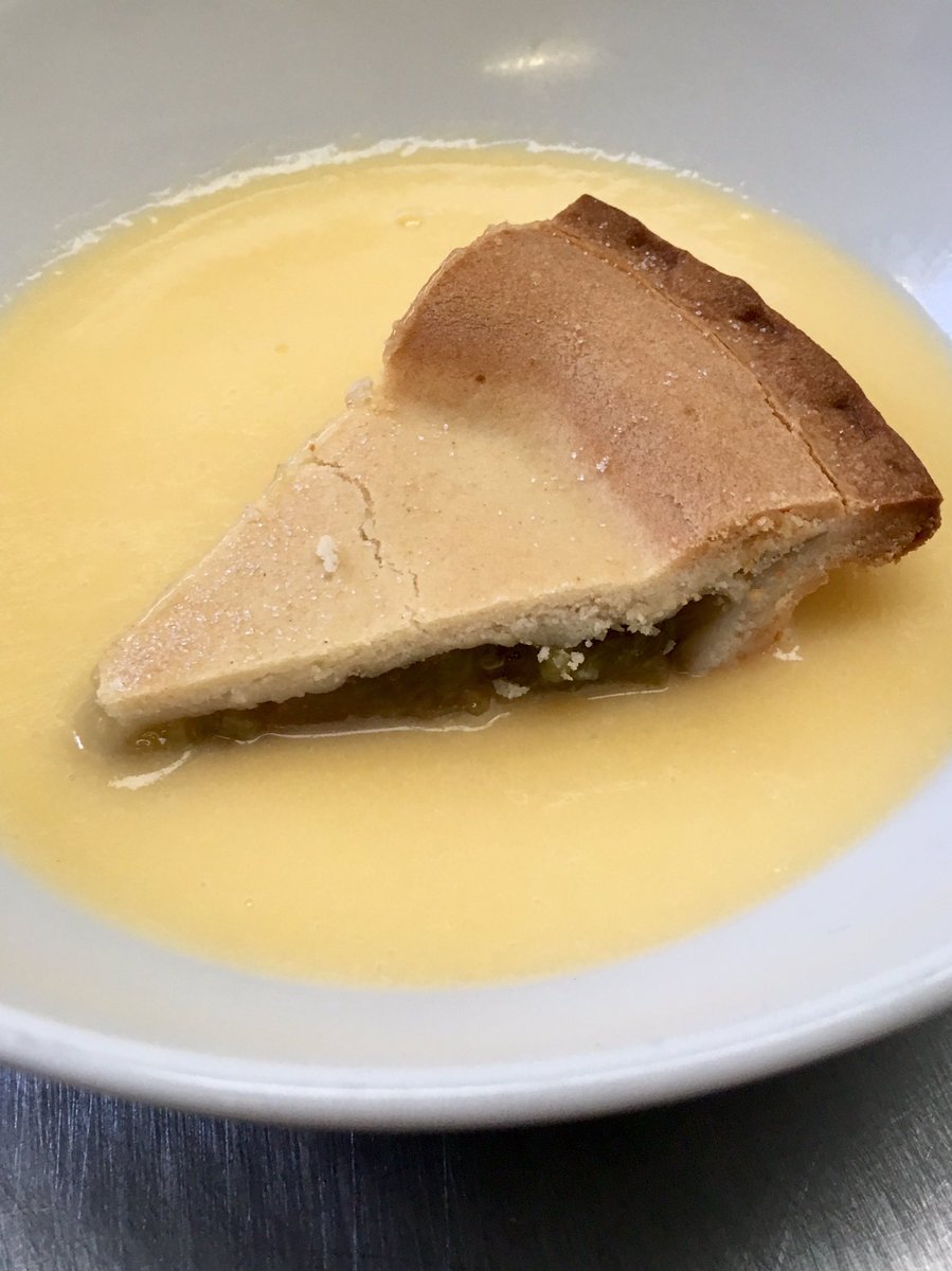 carekitchen1's tweet photo. Rhubarb pie and custard https://t.co/cWDNkSqJGh