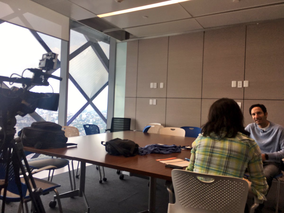 hackfundgdl's tweet image. Entrevista a @RafeFurst a unos minutos de su platica. En el #AISCDMX