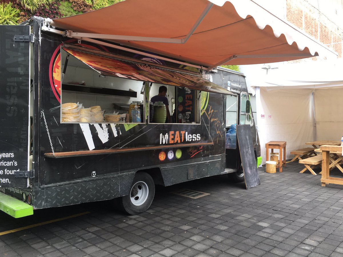Meatlessbus's tweet image. Oferta de mes, aprovecha el precio de nuestro Foodtruck.