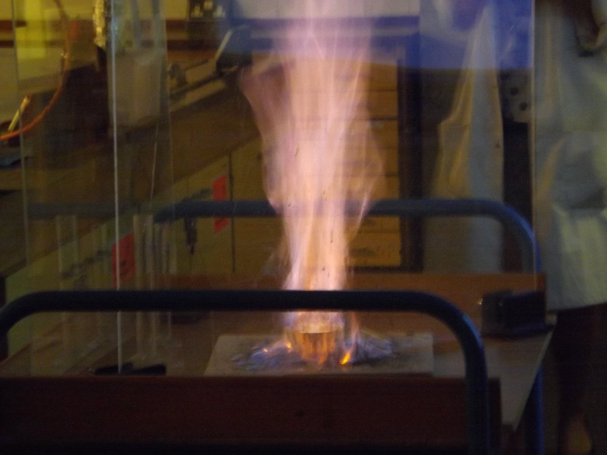 smchsscience's tweet photo. Hope you enjoyed our science show! Come check out our KS3 science club next Wednesday Lunch! @SMCHS_KS3 @StMarysCHS https://t.co/SdCVguTsaU