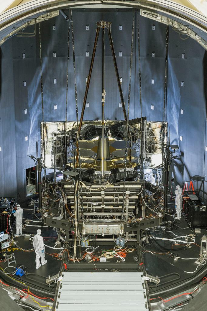 NASA's tweet photo. Want to know how a telescope the size of a tennis court is supported? Take a look at @NASAWebb here: https://t.co/5dCUCCf8rE https://t.co/GYhkuFRLSK