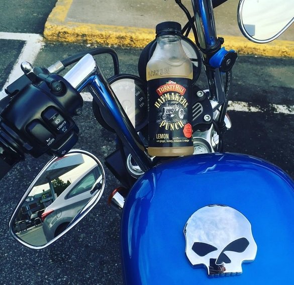 TurkeyHillDairy's tweet photo. As far as road trip photos go, they don’t get much more legendary than this. (Thanks to Brian S.!) #HaymakersRoadTrip #YoureTheEngine https://t.co/LrXzMHRaxd