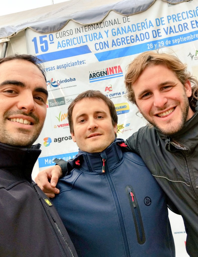 biancogaido's tweet photo. La selfie final del #CursoAP2016 con dos amigos capos.. @BragachiniMarco y #FedeSánchez https://t.co/wZd1YOa1oi