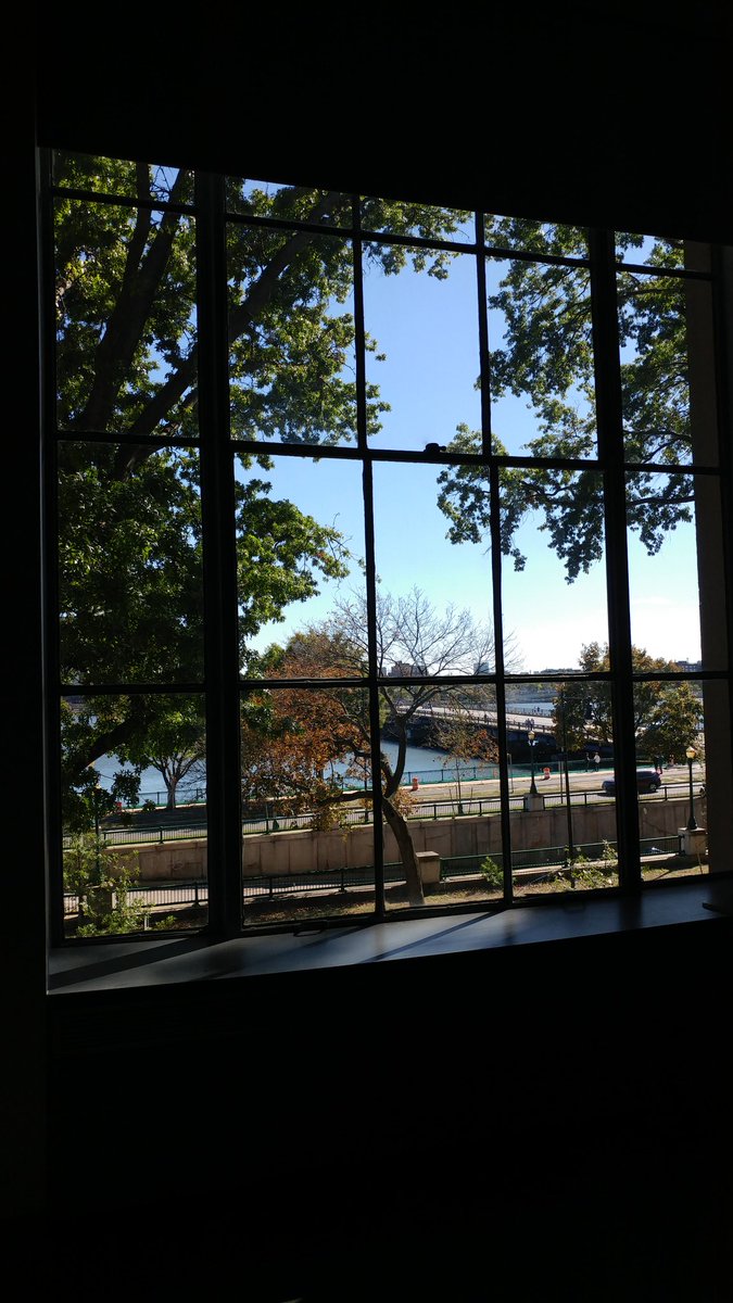 itsmarcas's tweet image. Our old room had a better view 😐 #hiddenviews