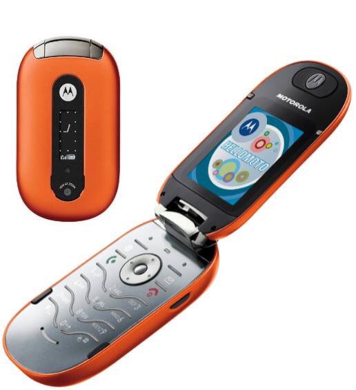 Cellularpoint_'s tweet image. Who remembers the Motorola Pebl? Can you believe its been 11 years since this phone released! #throwbackthursday